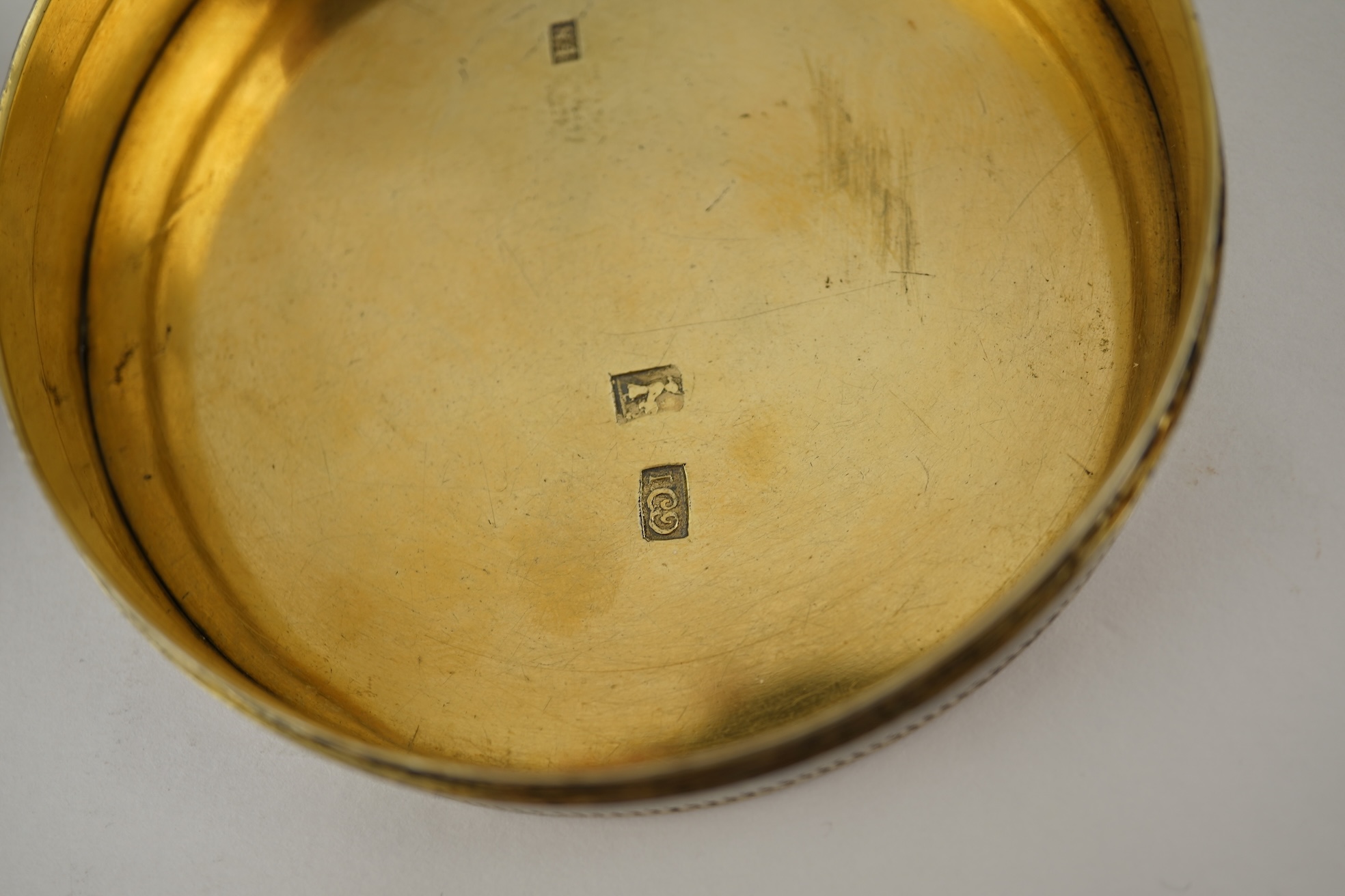 An early 19th century Russian 84 zolotnik and niello circular box and cover, assay master probably Alexei Torlov, Veliki Oustioug, 180?